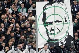 Cổ động viên không ưa gì Dietmar Hopp.