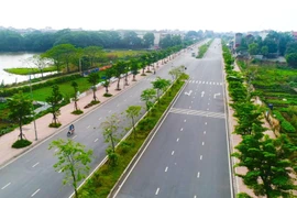 Tuyến đường Yên Viên-Đình Xuyên được đầu tư đồng bộ, cây xanh, vỉa hè thoát nước, chiếu sáng. (Ảnh: Mạnh Khánh/TTXVN)