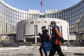 Bên ngoài Ngân hàng Nhân dân Trung Quốc. (Nguồn: Bloomberg)