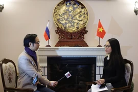 Bà Nguyễn Quỳnh Mai, Tham tán công sứ, Trưởng Ban công tác ứng phó dịch bệnh COVID-19 của Đại sứ quán Việt Nam tại Liên bang Nga trả lời phỏng vấn. (Ảnh: Trần Hiếu/TTXVN)