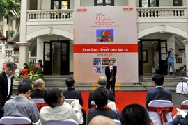 Đây là hoạt động nhằm kỷ niệm 65 ngày Báo Nhân Dân ra số đầu tiên. (Ảnh: Ngọc Tùng/Vietnam+)