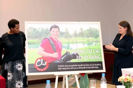 Các đại biểu công bố 2 hình ảnh của Sáng kiến Chí giai đoạn 2. (Ảnh: Doãn Đức/Vietnam+)