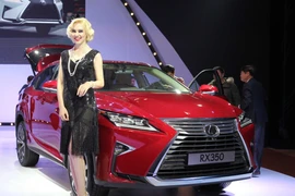 Phiên bản RX350 có giá 3,3 tỷ đồng. (Ảnh: Doãn Đức/Vietnam+)