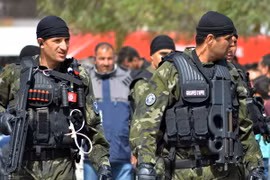 Lực lượng đặc nhiệm được tăng cường ở Ben Guerdane (Tunisia) ngày 9/4. (Nguồn: AFP/TTXVN)