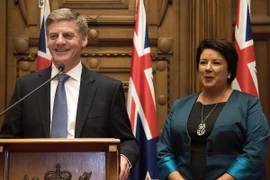 Tân Chủ tịch Đảng Quốc gia đồng thời là Thủ tướng New Zealand Bill English (trái) và Phó Chủ tịch Đảng Quốc gia Paula Bennett trong cuộc họp báo ở Wellington ngày 12/12. (Nguồn: AFP/TTXVN)