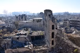 Cảnh đổ nát do xung đột ở Qastal al-Harami, khu vực lân cận Aleppo ngày 9/12. (Nguồn: AFP/TTXVN)