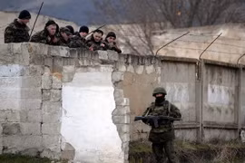 Binh sỹ Ukraine tại căn cứ quân sự ở Perevalnoye. (Nguồn: AFP/TTXVN)