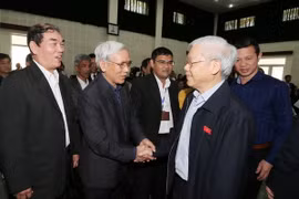Tổng Bí thư Nguyễn Phú Trọng tiếp xúc cử tri phường Thạch Bàn, quận Long Biên. (Ảnh: Trí Dũng/TTXVN)