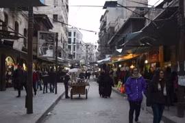 Cảnh yên bình của người dân Syria trên một tuyến phố ở Aleppo ngày 29/12. (Nguồn: EPA/TTXVN)