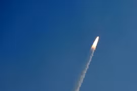 Tên lửa đẩy PSLV-XL mang theo vệ tinh quan sát Trái đất Resourcesat-2A được phóng từ Sriharikota, Ấn Độ ngày 7/12. (Nguồn: AFP/TTXVN)