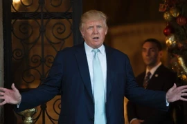 Tổng thống đắc cử Mỹ Donald Trump trả lời báo giới tại Palm Beach, bang Florida ngày 28/12. (Nguồn: AFP/TTXVN)
