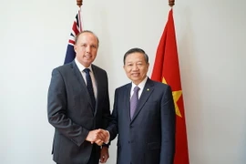 Thượng nghị sỹ Peter Dutton, Bộ trưởng Nhập cư và Bảo vệ biên giới Australia tiếp Bộ trưởng Bộ Công an Tô Lâm. (Ảnh: Nguyễn Khánh Lin/TTXVN)