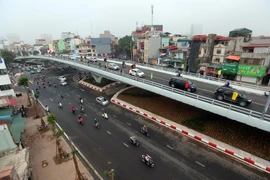 Cầu vượt Ô Đông Mác-Nguyễn Khoái trong ngày thông xe. (Ảnh: Huy Hùng/TTXVN)