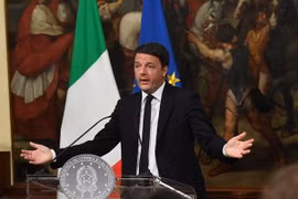 Thủ tướng Matteo Renzi phát biểu trong cuộc họp báo ở Rome ngày 5/12. (Nguồn: EPA/TTXVN)