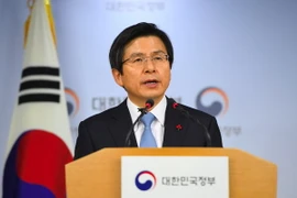 Thủ tướng kiêm quyền Tổng thống Hàn Quốc Hwang Kyo-ahn phát biểu tại thủ đô Seoul ngày 9/12. (Nguồn: AFP/TTXVN)