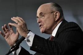 Cựu Thị trưởng New York Rudy Giuliani phát biểu tại Ambridge, Pennsylvania ngày 10/10. (Nguồn: AFP/TTXVN)