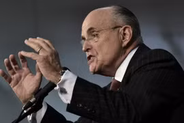 Cựu Thị trưởng New York Rudy Giuliani phát biểu tại Ambridge, Pennsylvania ngày 10/10. (Nguồn: AFP/TTXVN)