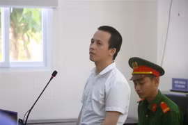 Bị cáo Trần Trọng Luận (34 tuổi, ngụ tại Bình Dương) nhận mức án tử hình đối với tội danh giết người, 6 năm tù với tội danh cướp tài sản. (Ảnh: Huyền Trang/TTXVN)