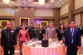 Đại diện lãnh đạo Bộ Quốc phòng và Bộ An ninh Lào, lãnh đạo các Tổng Cục, Cục của Bộ Quốc phòng Lào; Tùy viên Quốc phòng các nước tại Lào đã tham dự lễ kỷ niệm. (Ảnh: Phạm Kiên/TTXVN)