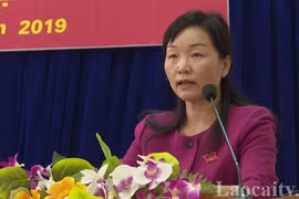 Đại diện đại biểu HĐND tỉnh Lào Cai giải đáp những ý kiến, kiến nghị tại buổi tiếp xúc. (Nguồn: Laocaitv.vn)