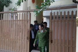 Cơ quan Cảnh sát điều tra khám xét nhà bị can Nguyễn Văn Tứ chiều 28/12. (Ảnh: TTXVN)