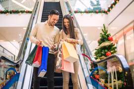 Ngày thứ Bảy trước Giáng sinh luôn được coi là ngày bận rộn cuối cùng tại các con phố mua sắm. (Nguồn: Pymnts)