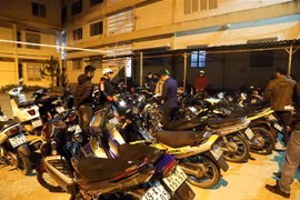Các phương tiện bị thu giữ. (Ảnh: Chu Quốc Hùng/TTXVN)