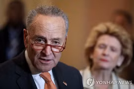 Thượng nghị sỹ Charles Schumer. (Nguồn: Yonhap)