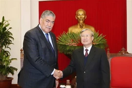 Ông Trần Quốc Vượng, Ủy viên Bộ Chính trị, Thường trực Ban Bí thư tiếp ông Miguel Mejia, Tổng Bí thư Đảng Phong trào Cánh tả Thống nhất (MIU), Bộ trưởng Chính sách hội nhập khu vực Cộng hòa Dominicana. (Ảnh: Phương Hoa/TTXVN)