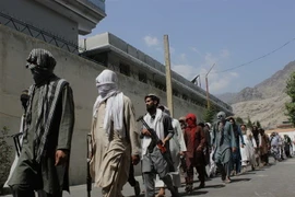 Các tay súng Taliban. (Ảnh: THX/TTXVN)