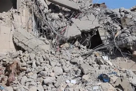 Cảnh đổ nát sau một vụ tấn công tại Dhamar, Yemen. (Nguồn: AFP/TTXVN)