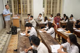 Các thí sinh tham dự Kỳ thi Trung học Phổ thông quốc gia năm 2019 tại Hội đồng thi Trường Trung học phổ thông Trần Phú (Hà Nội). (Ảnh: Thanh Tùng/TTXVN)
