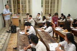 Các thí sinh tham dự Kỳ thi Trung học Phổ thông quốc gia năm 2019 tại Hội đồng thi Trường Trung học phổ thông Trần Phú (Hà Nội). (Ảnh: Thanh Tùng/TTXVN)