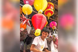 Những chiếc đèn lồng truyền thống của Myanmar tràn ngập thị trường trước Lễ hội ánh sáng Thadingyut. (Nguồn: The Myanmar Times)
