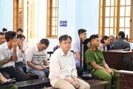 Bị can Nguyễn Đức (hàng đầu tiên), nguyên Trưởng Ban quản lý rừng phòng hộ Bắc Biển Hồ, bị truy tố về 2 tội danh 'Cố ý làm trái quy định của Nhà nước về quản lý kinh tế gây hậu quả nghiêm trọng' và 'Lợi dụng chức vụ, quyền hạn trong khi đang thi hành công