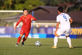 Một pha bóng của cầu thủ U22 Việt Nam trong trận gặp U22 Lào. (Ảnh: Vietnam+)