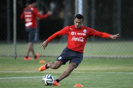 Đội tuyển Chile lo ngại Brazil dùng trực thăng do thám buổi tập