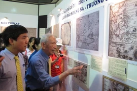 Phản đối Trung Quốc xây dựng các công trình trên đảo Phú Lâm 