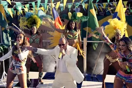 [Video] J-Lo, Pitbull lắc hông cuồng nhiệt trong MV "We Are One"