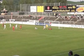 Cầu thủ nghiệp dư ghi bàn bằng đầu đặc biệt hơn cả Van Persie