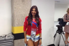 Nữ phóng viên xinh đẹp của Costa Rica gây sốt tại World Cup 