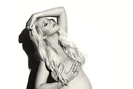 Christina Aguilera gây "sốt" với ảnh khỏa thân bụng bầu