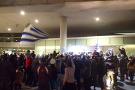 Luis Suarez vẫn được CĐV Uruguay chào đón như người hùng