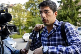 Luis Suarez chống lệnh FIFA, bắt đầu tập cùng Barcelona