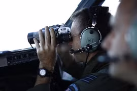Phát hiện nhiều vật thể rắn lạ ở điểm tìm kiếm máy bay MH370