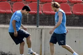 HLV Hodgson thách thức Luis Suarez chứng minh đẳng cấp