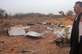 Đã tìm thấy hộp đen thứ hai của máy bay Algeria rơi ở Mali