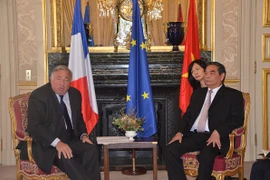 Thường trực Ban Bí thư hội kiến Chủ tịch Thượng viện Pháp