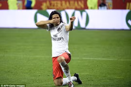 Các danh thủ ăn mừng kiểu bắn súng, không ai bị phạt như Cavani