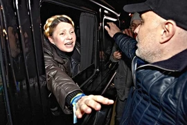Bà Tymoshenko sau khi được phóng thích khỏi nhà tù ở Kharkov (Nguồn: AFP)